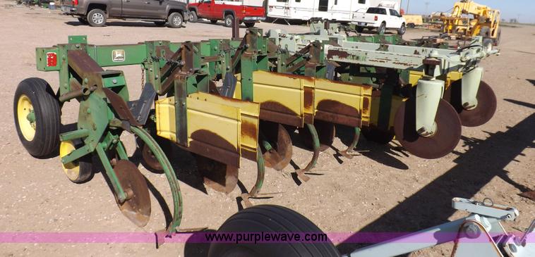 image for item K3791 John Deere 885 rigid no-till/ridge till cultivator