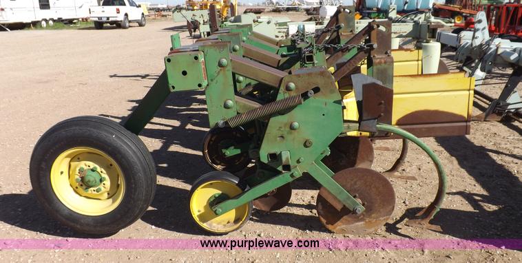 image for item K3791 John Deere 885 rigid no-till/ridge till cultivator