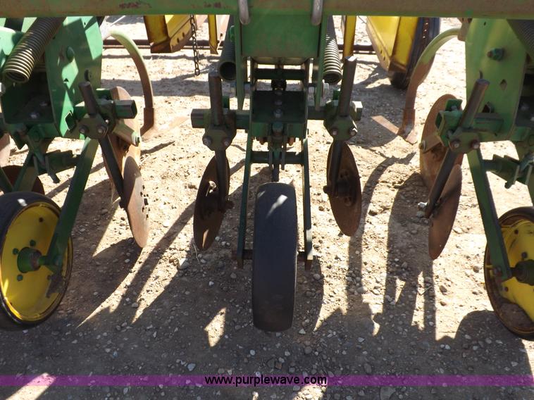 image for item K3791 John Deere 885 rigid no-till/ridge till cultivator