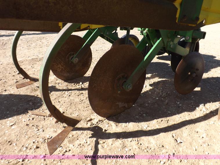 image for item K3791 John Deere 885 rigid no-till/ridge till cultivator