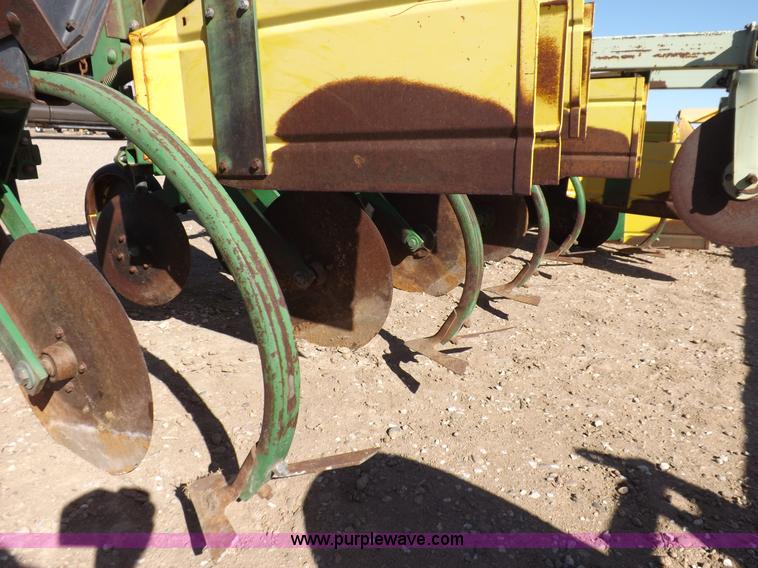 image for item K3791 John Deere 885 rigid no-till/ridge till cultivator