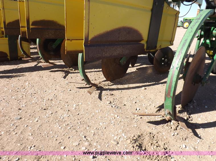 image for item K3791 John Deere 885 rigid no-till/ridge till cultivator