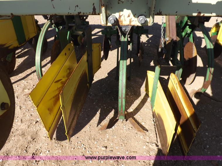 image for item K3791 John Deere 885 rigid no-till/ridge till cultivator