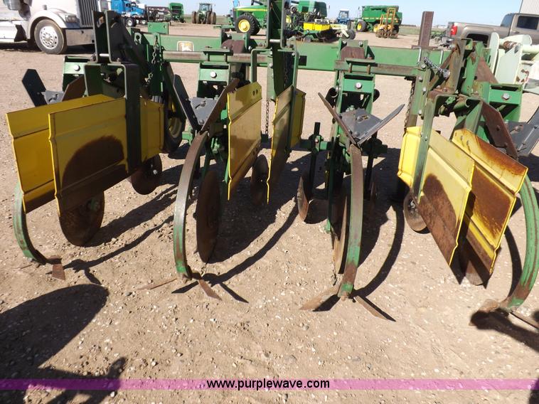 image for item K3791 John Deere 885 rigid no-till/ridge till cultivator
