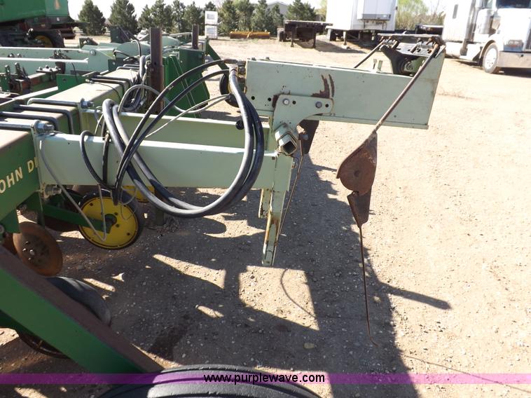 image for item K3791 John Deere 885 rigid no-till/ridge till cultivator