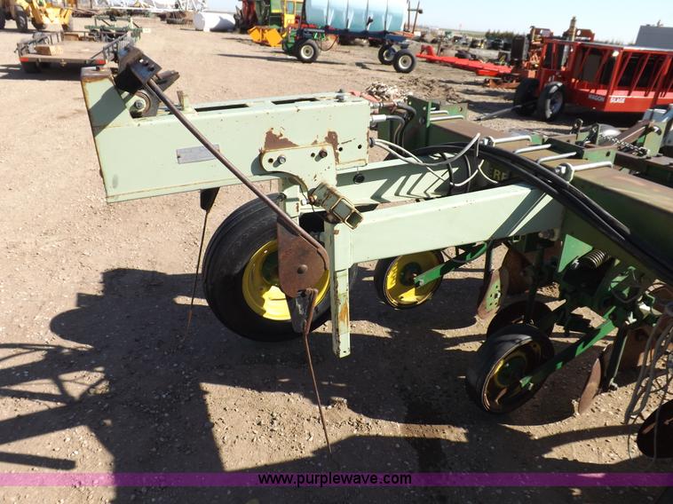 image for item K3791 John Deere 885 rigid no-till/ridge till cultivator
