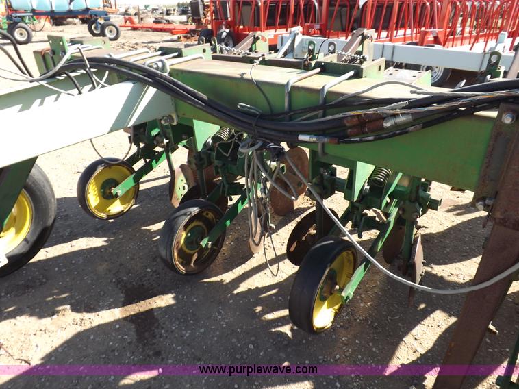 image for item K3791 John Deere 885 rigid no-till/ridge till cultivator