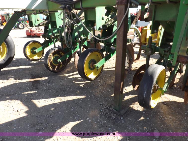 image for item K3791 John Deere 885 rigid no-till/ridge till cultivator