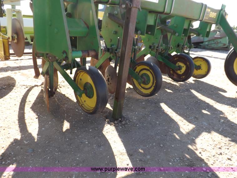 image for item K3791 John Deere 885 rigid no-till/ridge till cultivator