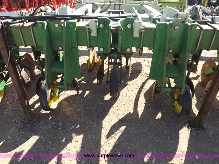 image for item K3791 John Deere 885 rigid no-till/ridge till cultivator