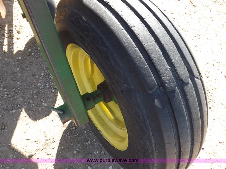 image for item K3791 John Deere 885 rigid no-till/ridge till cultivator