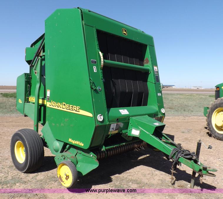 image for item K3802 2004 John Deere 567 round baler