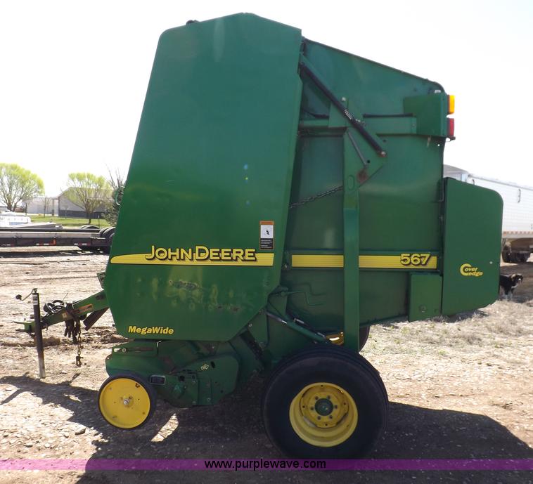 image for item K3802 2004 John Deere 567 round baler