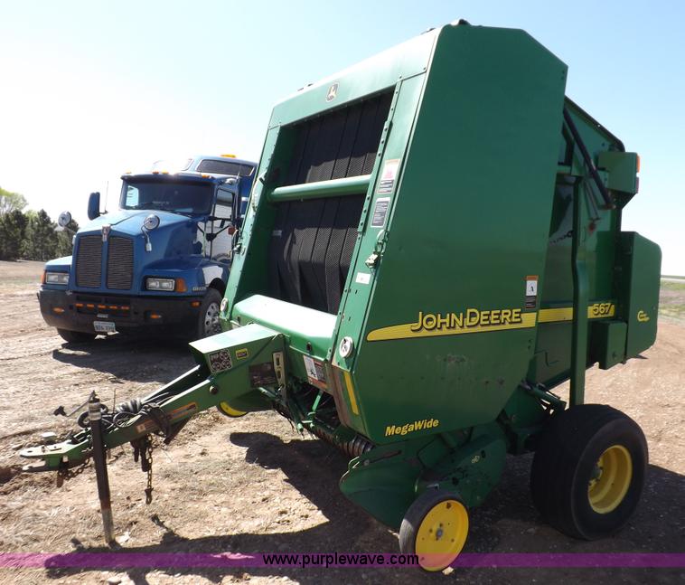 image for item K3802 2004 John Deere 567 round baler