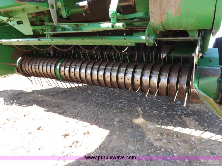 image for item K3802 2004 John Deere 567 round baler