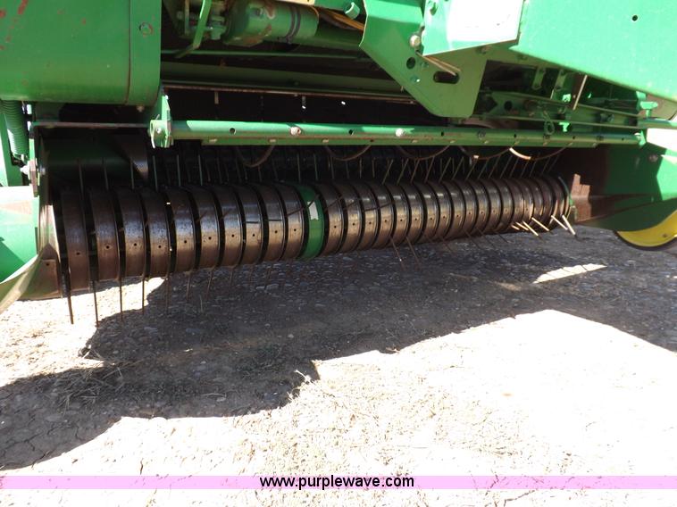 image for item K3802 2004 John Deere 567 round baler