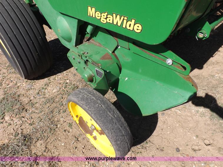 image for item K3802 2004 John Deere 567 round baler