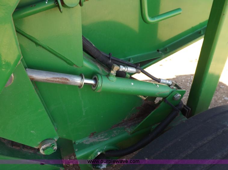 image for item K3802 2004 John Deere 567 round baler
