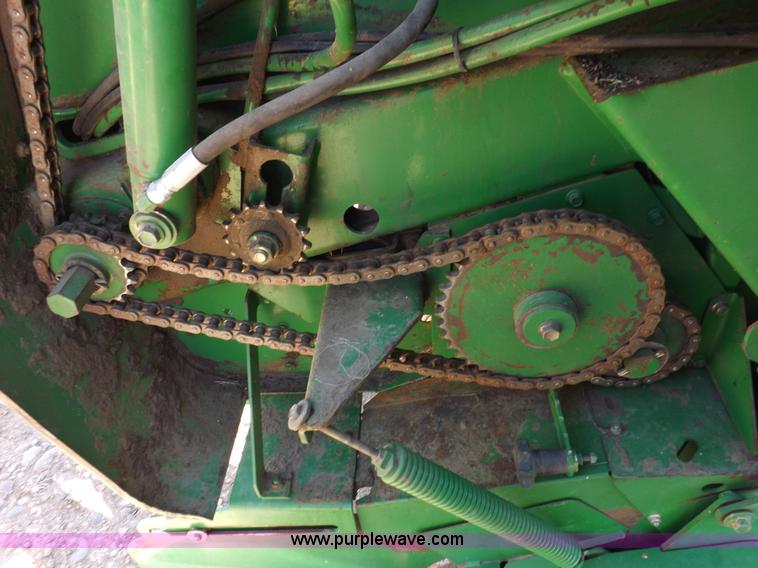 image for item K3802 2004 John Deere 567 round baler