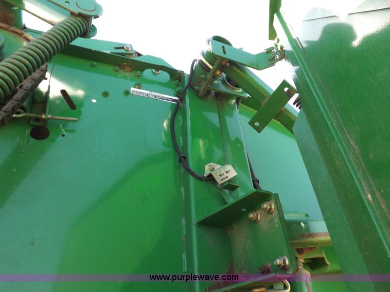 image for item K3802 2004 John Deere 567 round baler