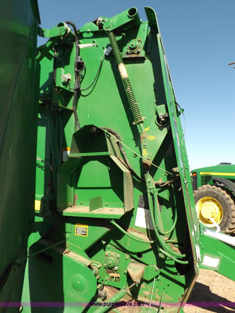 image for item K3802 2004 John Deere 567 round baler