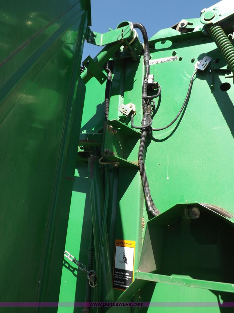 image for item K3802 2004 John Deere 567 round baler