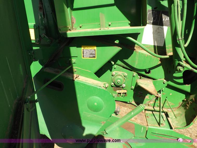 image for item K3802 2004 John Deere 567 round baler
