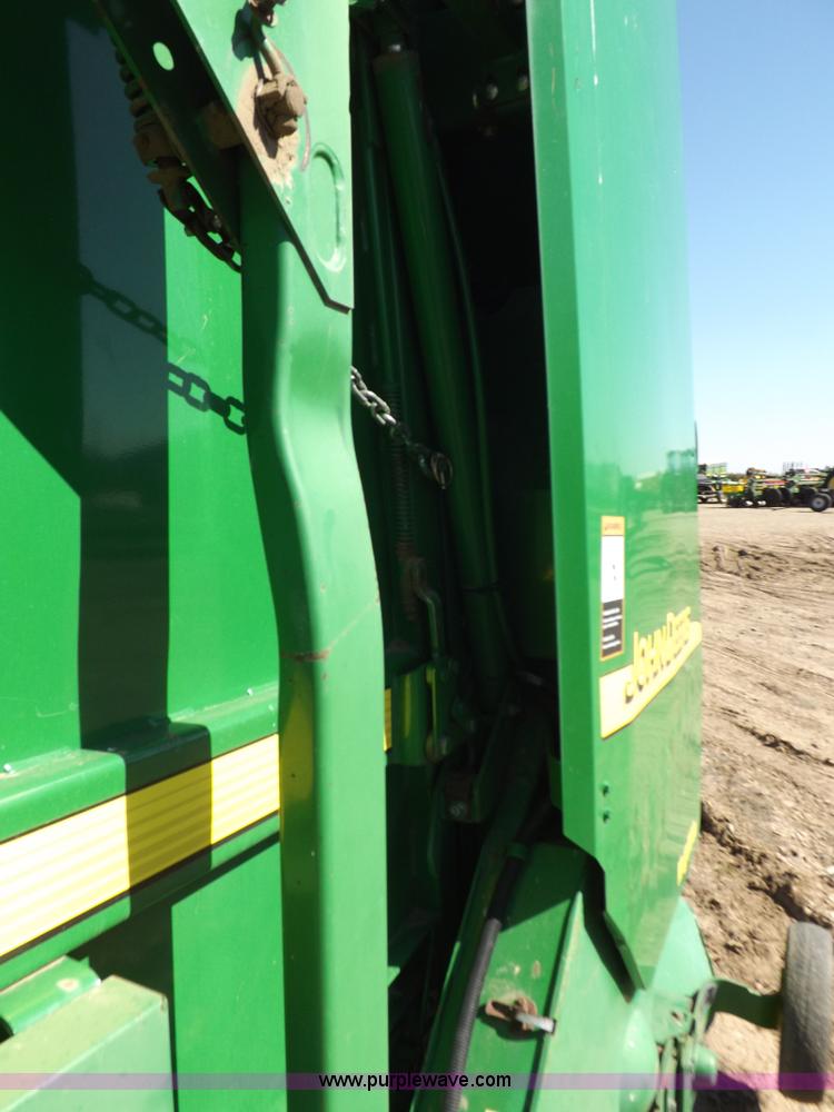 image for item K3802 2004 John Deere 567 round baler