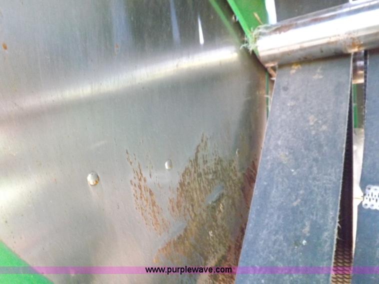 image for item K3802 2004 John Deere 567 round baler