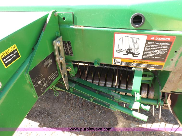 image for item K3802 2004 John Deere 567 round baler