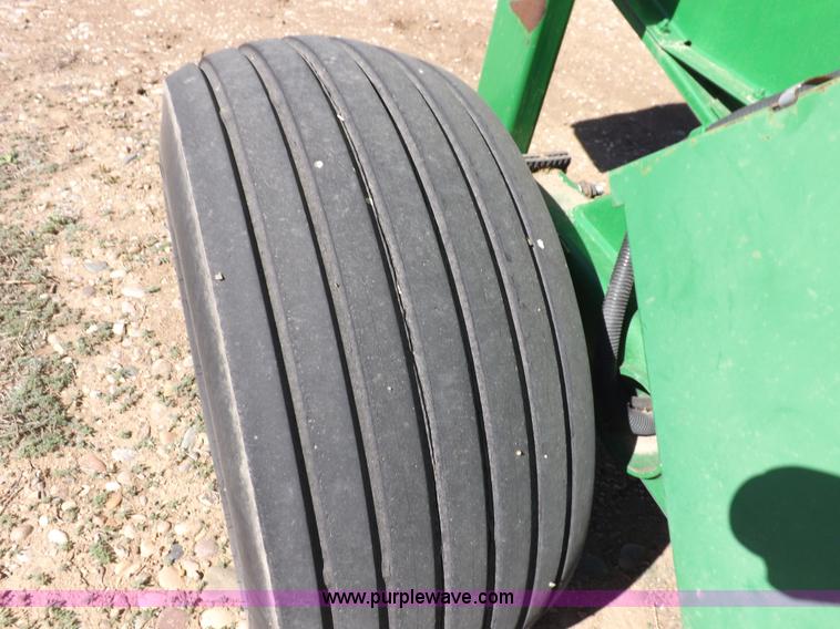 image for item K3802 2004 John Deere 567 round baler