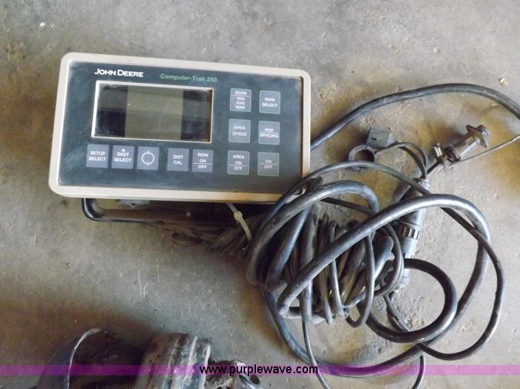 image for item K3802 2004 John Deere 567 round baler