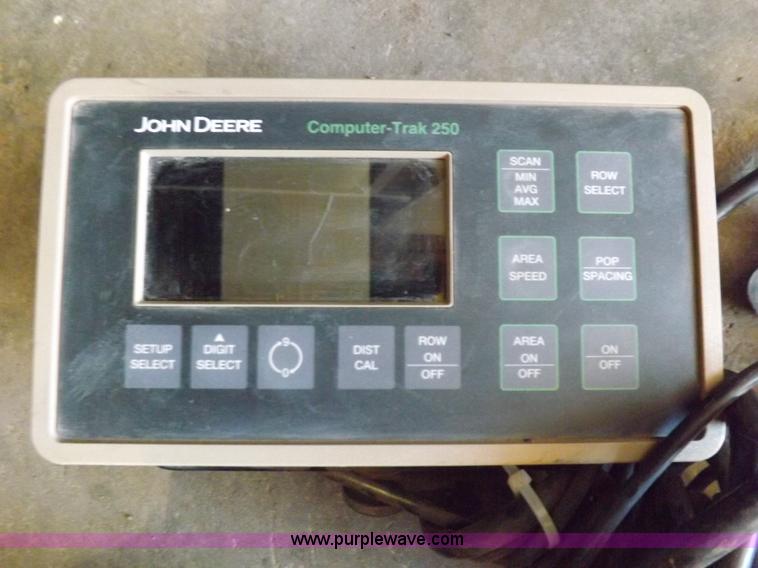 image for item K3802 2004 John Deere 567 round baler