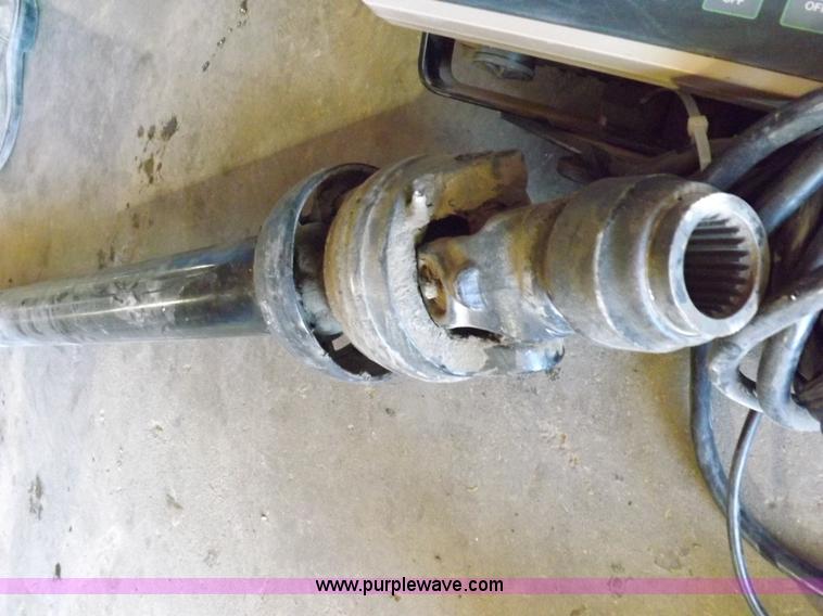 image for item K3802 2004 John Deere 567 round baler