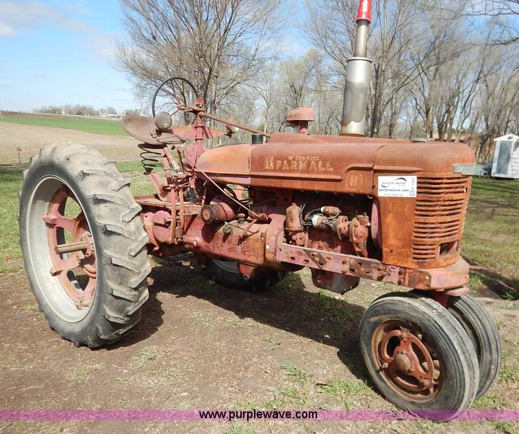 image for item K7364 1950 Mccormick Farmall H tractor