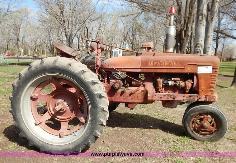 image for item K7364 1950 Mccormick Farmall H tractor