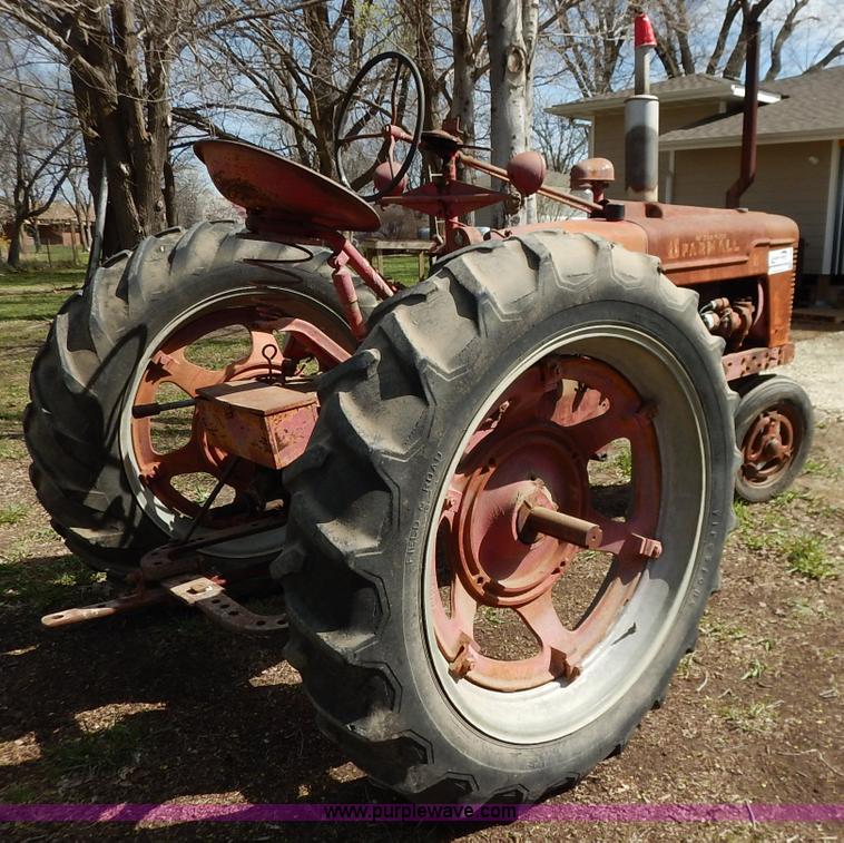 image for item K7364 1950 Mccormick Farmall H tractor