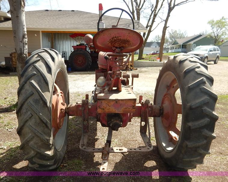 image for item K7364 1950 Mccormick Farmall H tractor