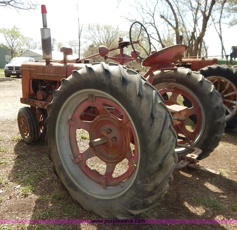 image for item K7364 1950 Mccormick Farmall H tractor