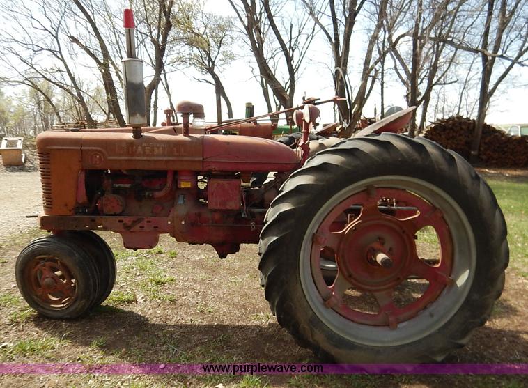 image for item K7364 1950 Mccormick Farmall H tractor
