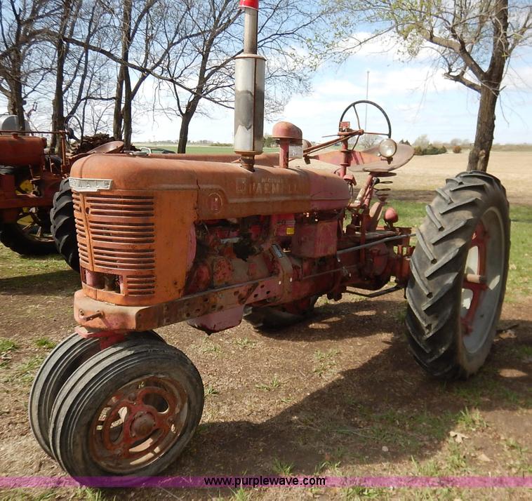 image for item K7364 1950 Mccormick Farmall H tractor