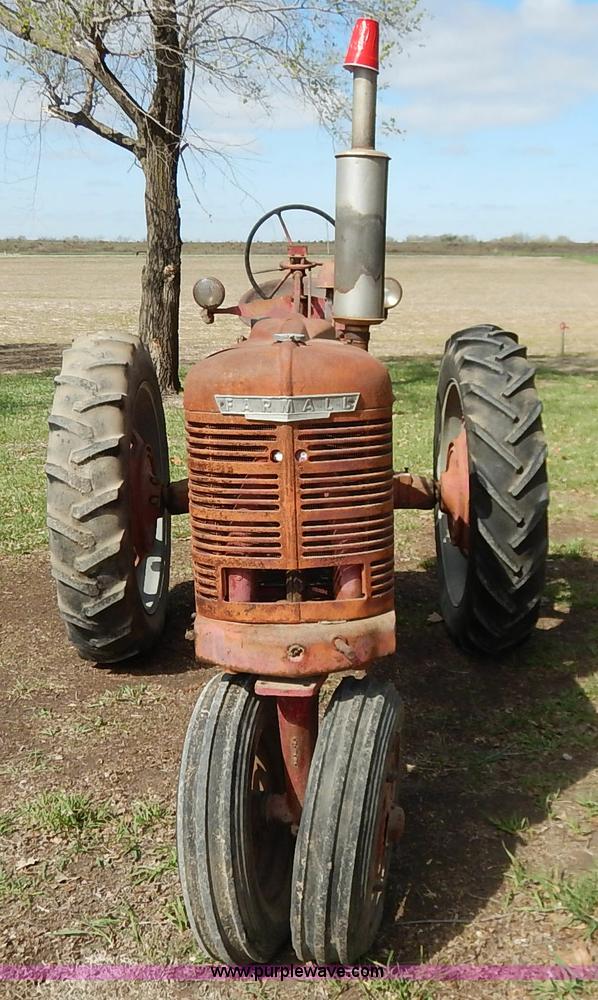 image for item K7364 1950 Mccormick Farmall H tractor