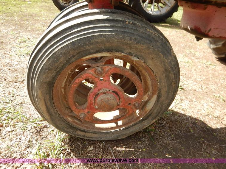 image for item K7364 1950 Mccormick Farmall H tractor