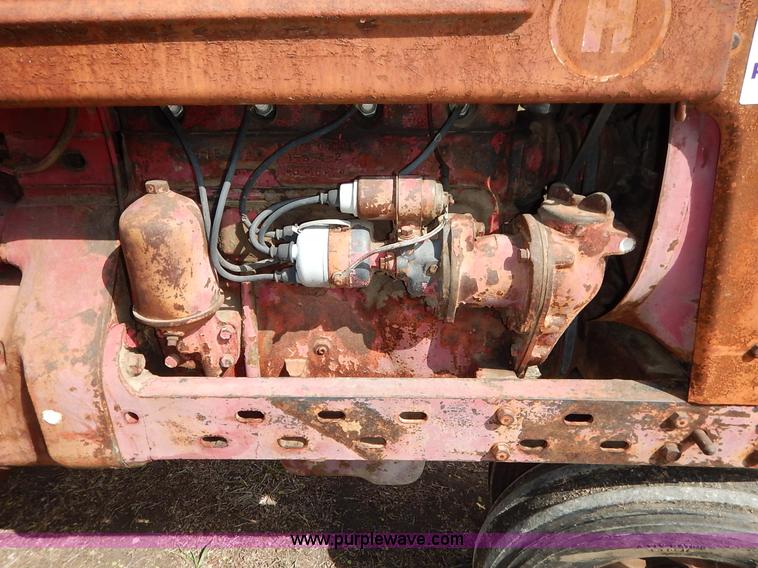 image for item K7364 1950 Mccormick Farmall H tractor