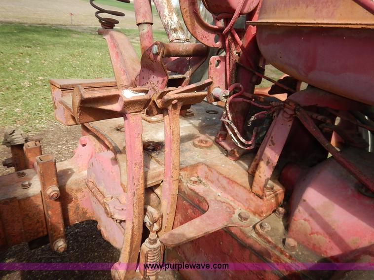 image for item K7364 1950 Mccormick Farmall H tractor