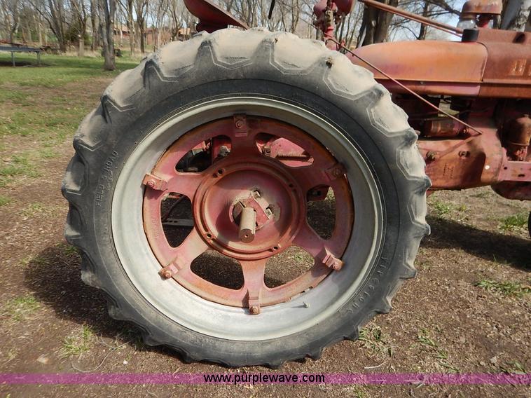image for item K7364 1950 Mccormick Farmall H tractor