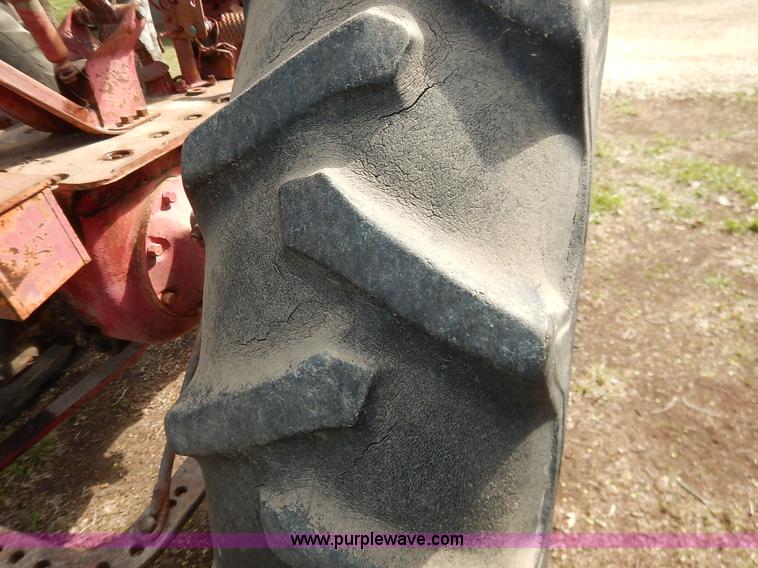 image for item K7364 1950 Mccormick Farmall H tractor