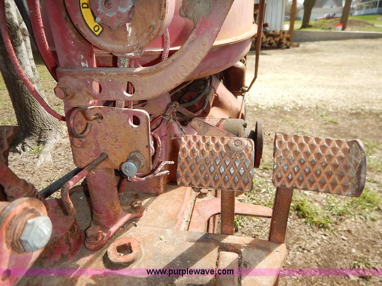 image for item K7364 1950 Mccormick Farmall H tractor