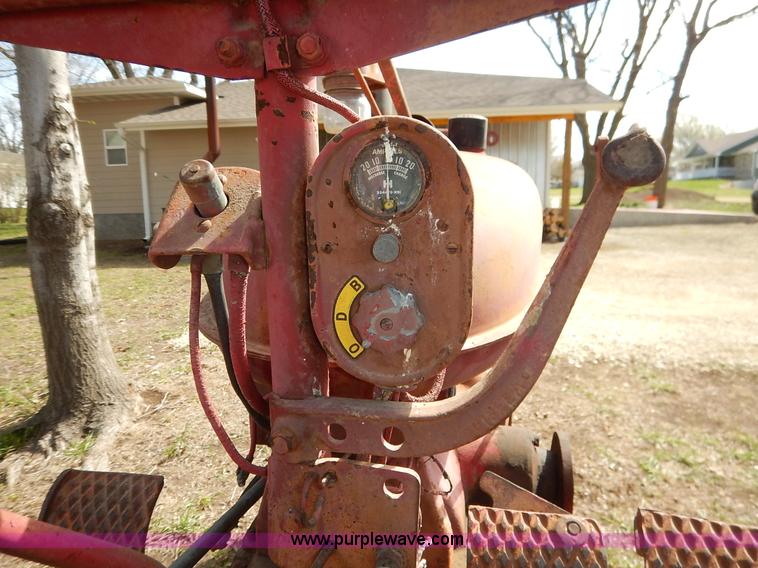 image for item K7364 1950 Mccormick Farmall H tractor