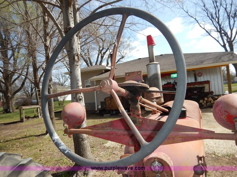 image for item K7364 1950 Mccormick Farmall H tractor